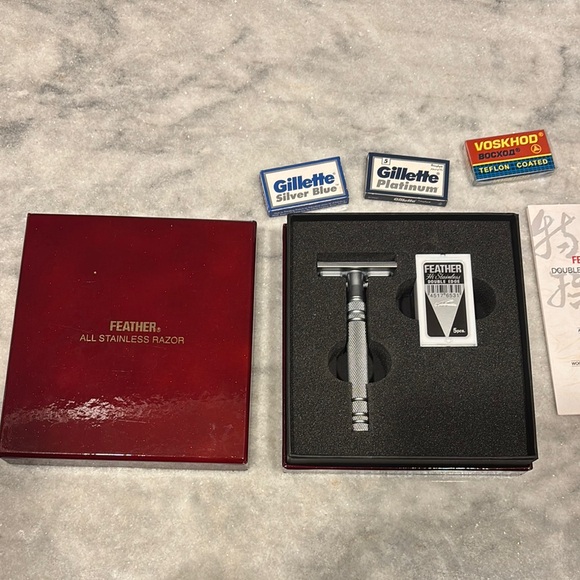 feathers Red All Stainless Razor - Picture 2 of 5